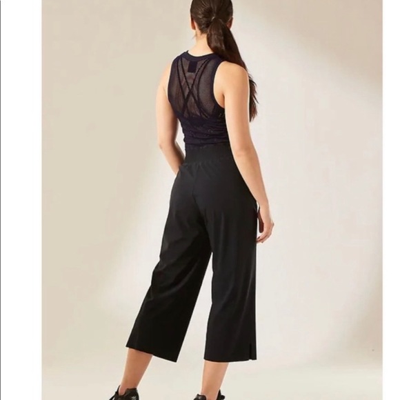 Athleta Pants - Athleta Black Cosmic Crop Pants